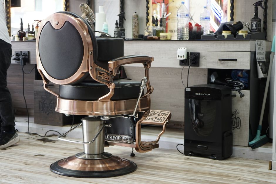 Interiorul elegant al The Story BarberShop Iancului